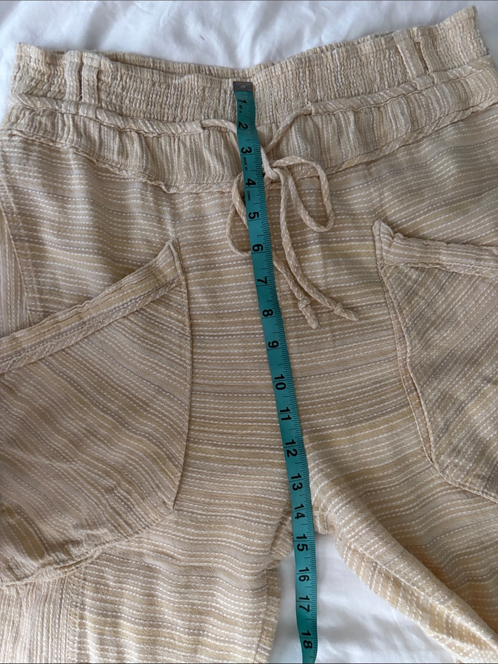 Free People Drawstring Cargo Capris in Cream Size M - Picture 6 of 8
